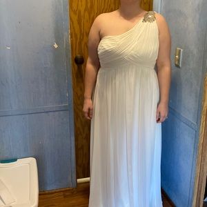 Floor length prom dress that can be used as a prom dress or a wedding dress.